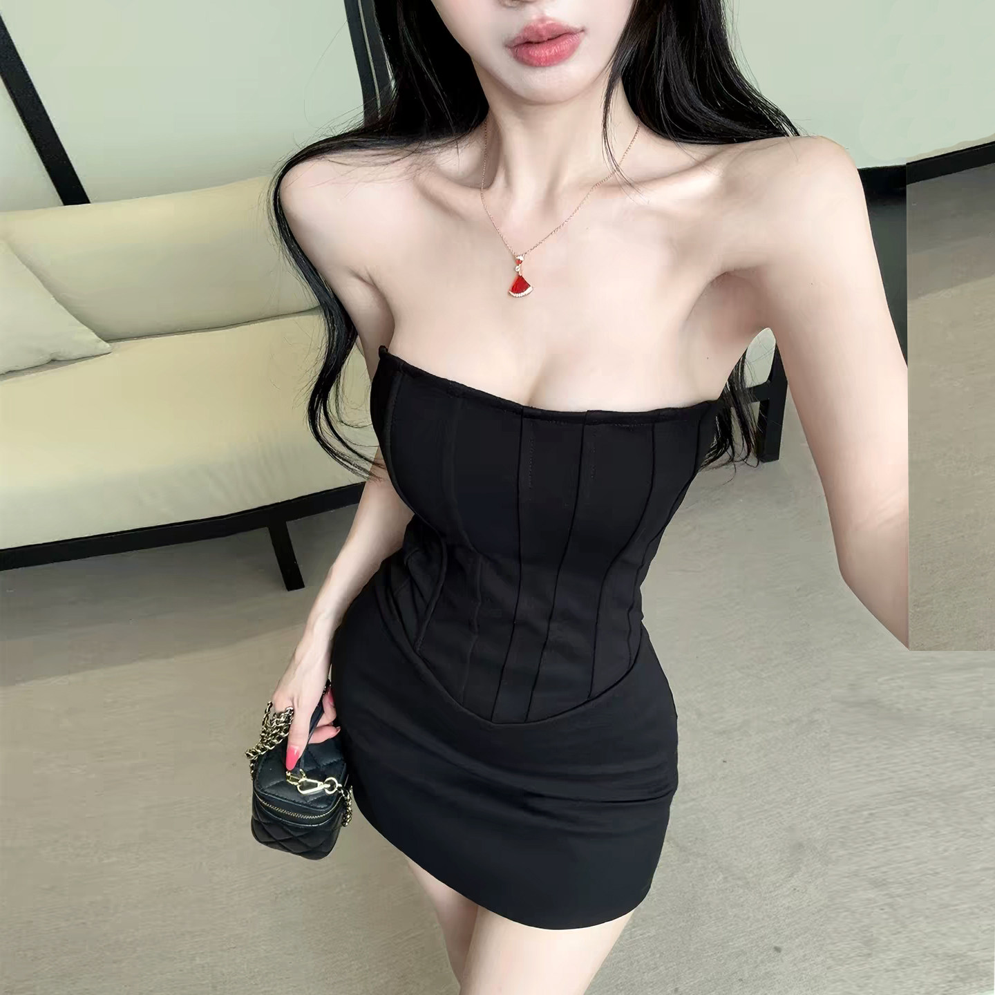 黑色抹胸鱼骨显瘦性感连衣裙
