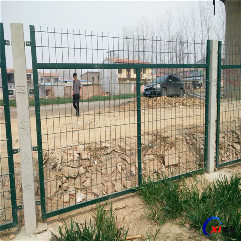 现货铁路防护栅栏公路护栏网铁路金属网片铁路沿线防护网隔离