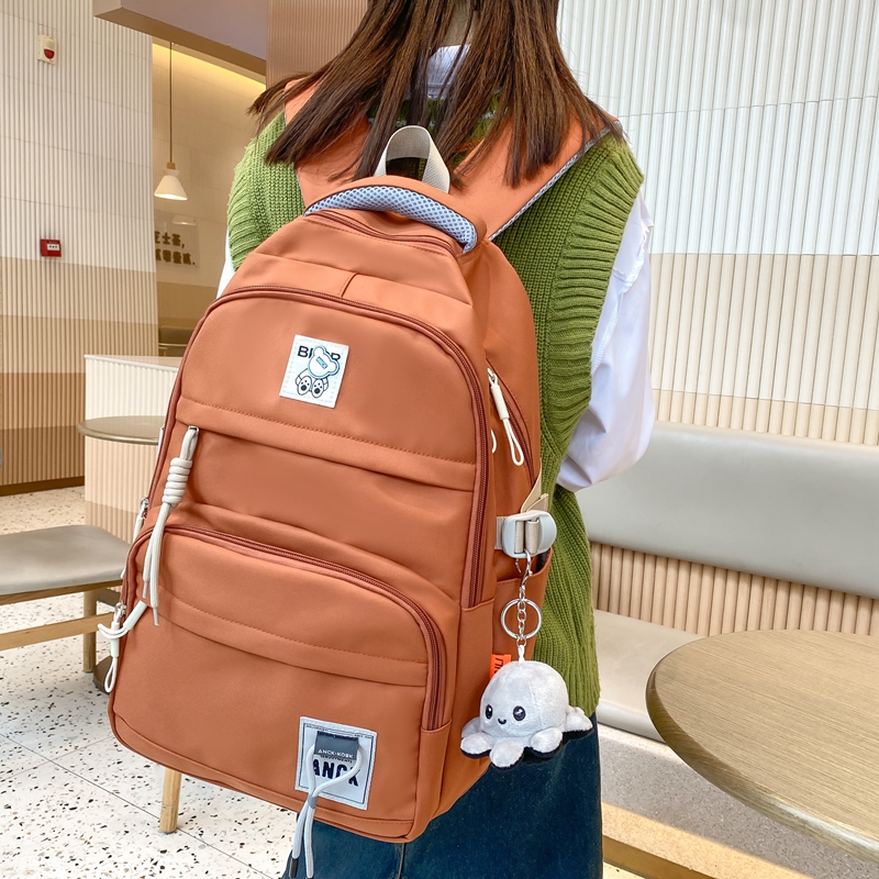 大学生上课休闲旅行背包