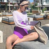 Style 极速Solid Summer SuqarEe Neckline Color Swimsuit