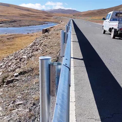 极速道路护栏板乡村双波喷v塑波纹防撞栏杆河道高速公路热浸镀锌