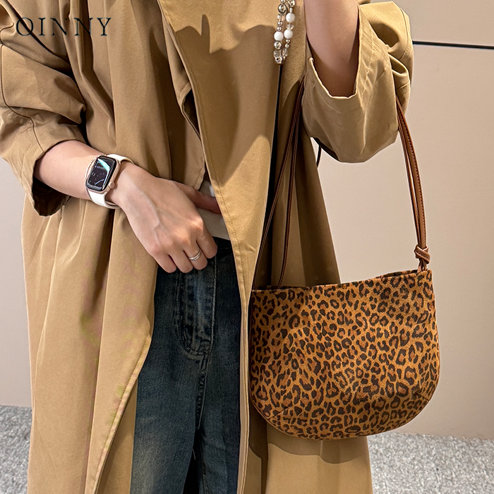 【秋冬新款】Oinny2025复古小众设计感时髦洋气豹纹小方女包3131