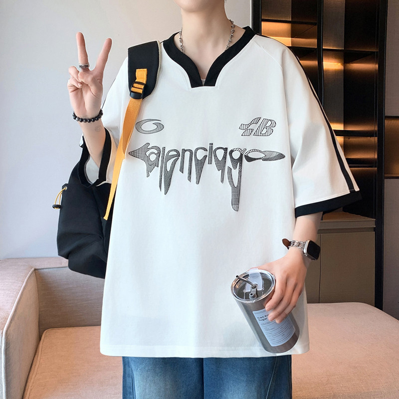 2026青少年美式高街v领短袖休闲宽松个性印花设计男生舒适短袖