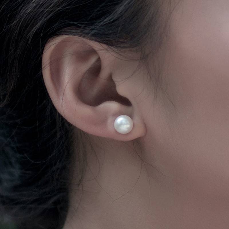 南珠宫信仰小灯泡 北海合浦正圆18K金海水珍珠耳钉强光素钉耳环女