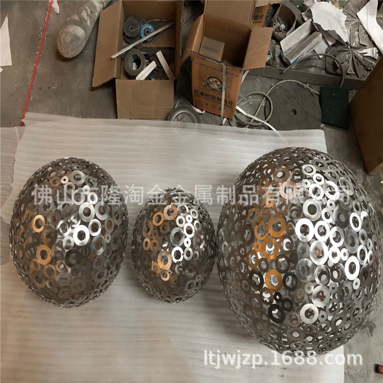 户外大型金属不锈钢镂空圆球雕塑园林不锈钢发光球体佛山雕塑厂家