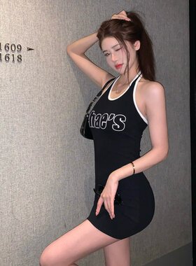 纯欲风挂脖露背连衣裙吊带小个子紧身性感收腰显瘦包臀短裙女修身