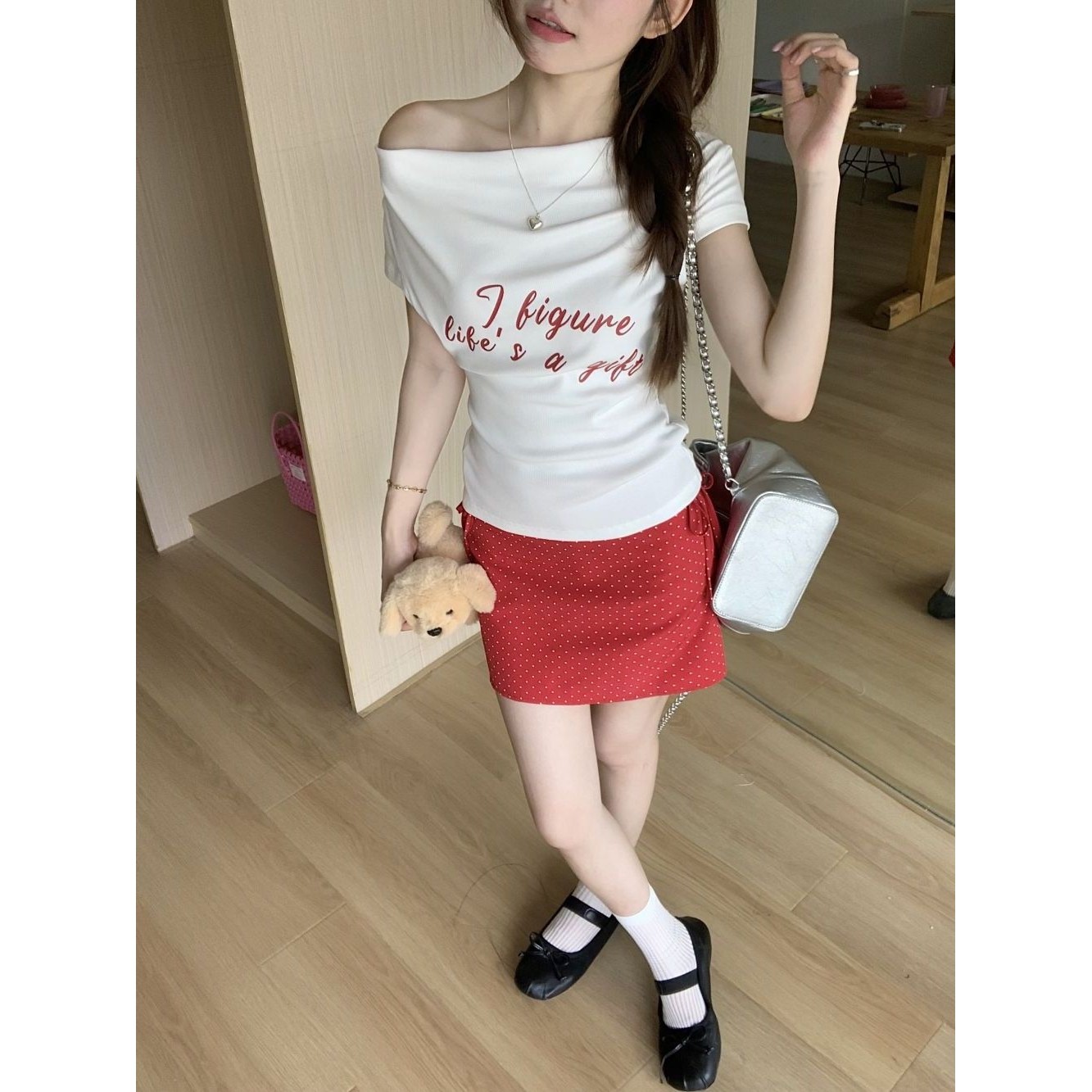 美式辣妹字母印花短袖T恤女装夏季不规则设计感修身短款露肩上衣,女装/女士精品,T恤,淘宝优惠券,粉丝福利购,淘宝优惠卷