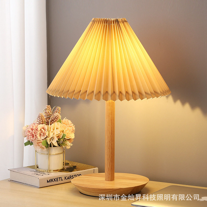 北欧简约台灯现代书房卧室床头灯温馨INS日式木质百褶布罩小夜灯