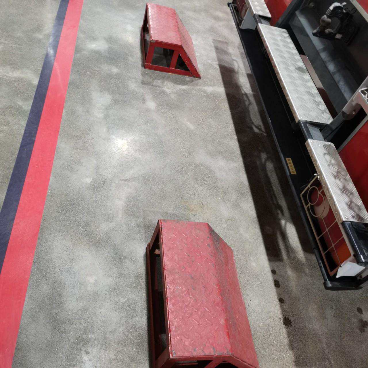 走廊防滑铁板梯步踏板加强90度等阁楼钢板楼梯踏板铁楼梯搭建