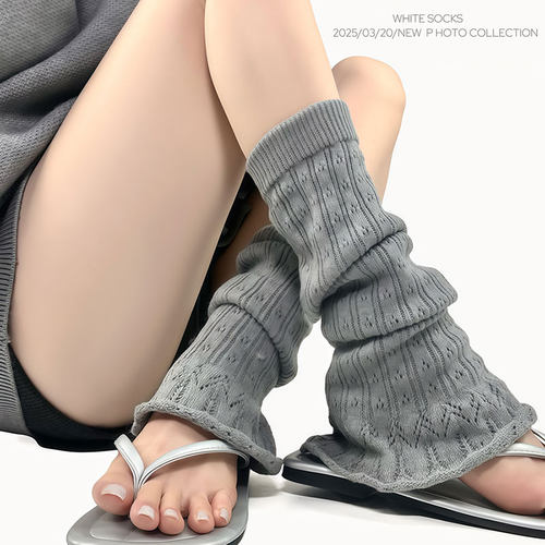 WHITE SOCKS 镂空花纹针织堆堆袜套女复古微喇阔腿灰色小腿套女