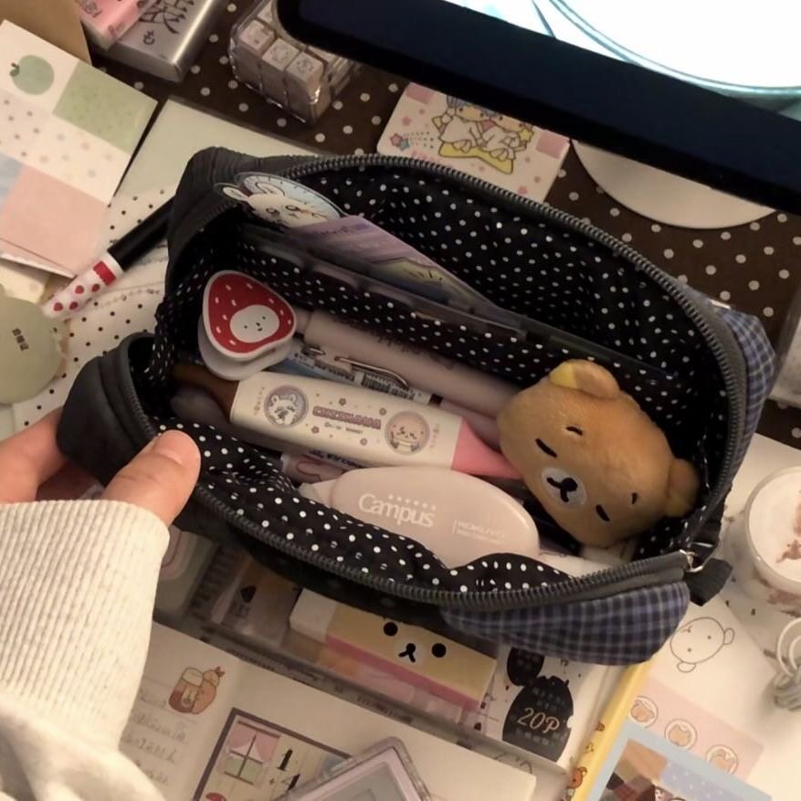 小红书同款波点格纹软乎乎笔袋ins风小众高颜值大容量耐脏文具袋