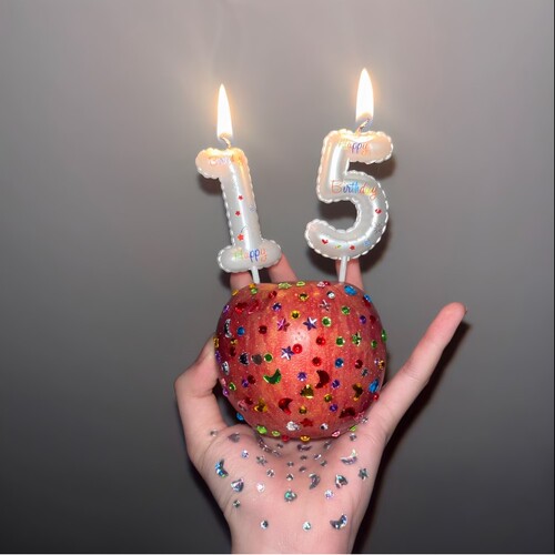 气球数字蜡烛生日蛋糕苹果装饰钻石贴纸插件创意氛围感拍照道具
