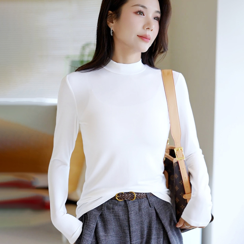 白色小高领修身显瘦长袖打底衫女
