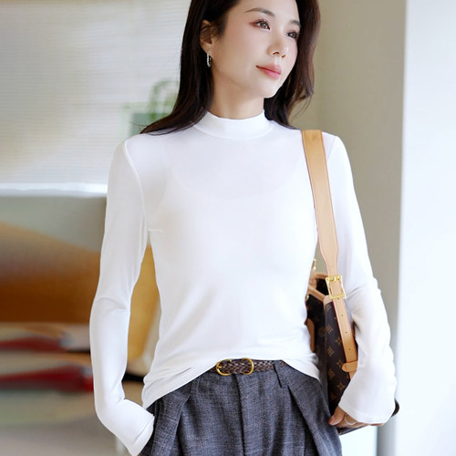 白色小高领修身显瘦长袖打底衫女