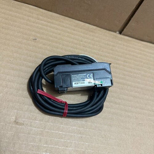 基恩士传感器CZ-V21AP全新原装未使用，拿出来拍照不小心议价