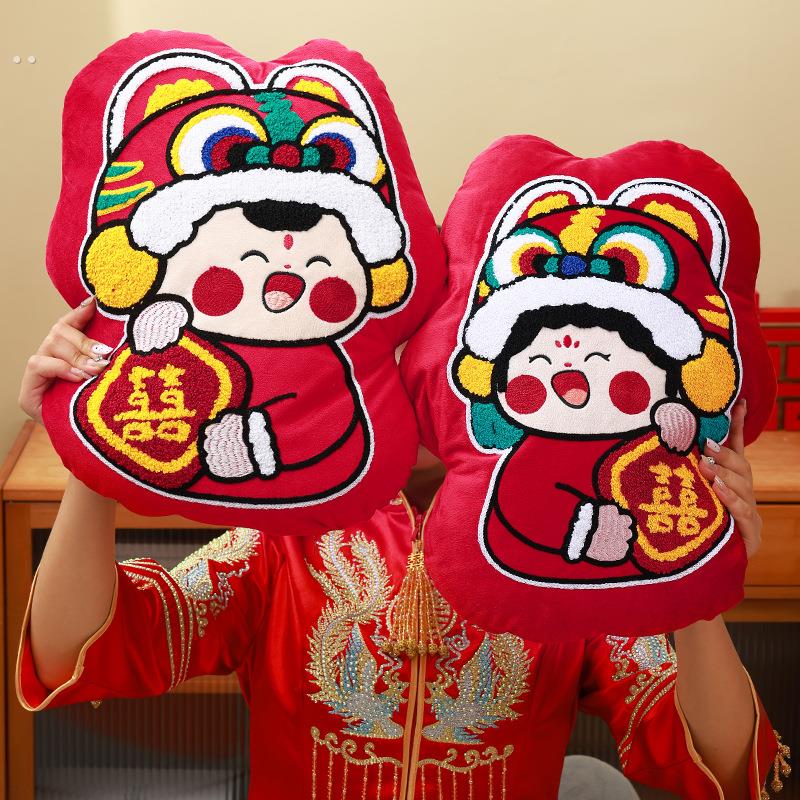 婚房布置结婚压床娃娃一对新婚礼物「福娃报喜」喜字抱枕婚房布置