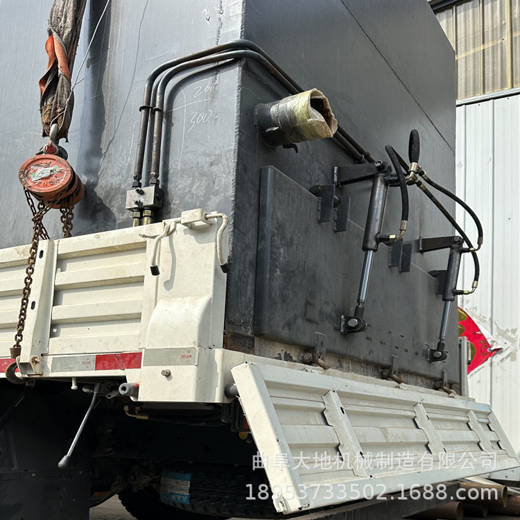 150型方箱一体气力吸灰车