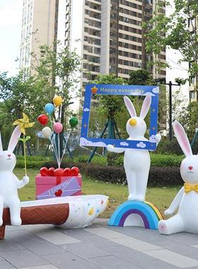户外卡通抽象兔子雕塑商场幼儿园坐凳景观玻璃钢景区网红座椅摆件