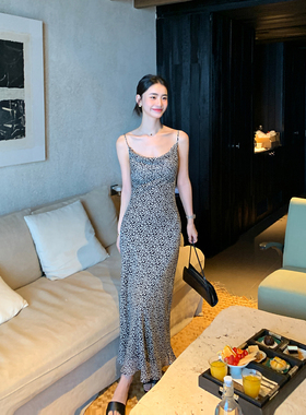 Maven Lin 气质优雅白富美吊带荡领连衣裙女肌理感雪纺收腰鱼尾裙