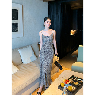 Maven 气质优雅白富美吊带荡领连衣裙女肌理感雪纺收腰鱼尾裙 Lin