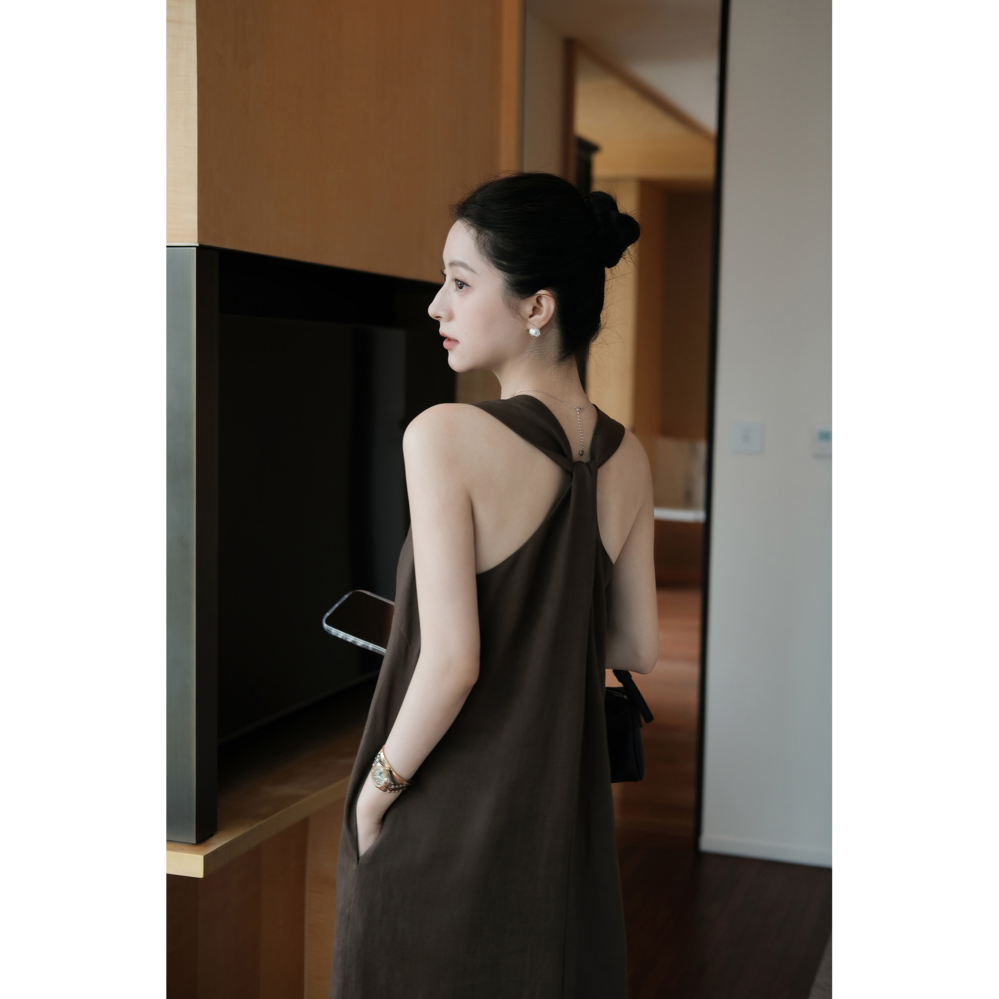 Maven Lin 高智矜贵|优雅挂脖无袖连衣裙打结镂空宽松背心长裙女