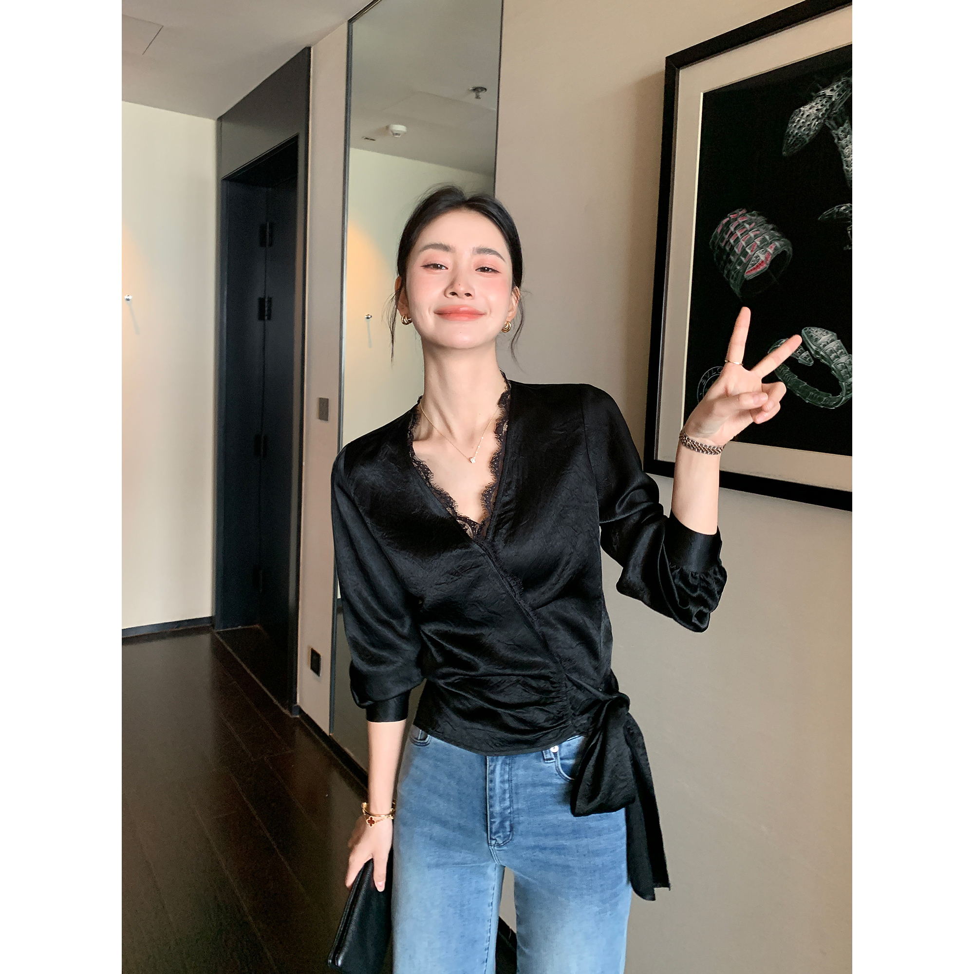 Maven Lin 雅奢光泽 贵价100%醋酸拼接蕾丝长袖衬衫女V领收腰衬衣