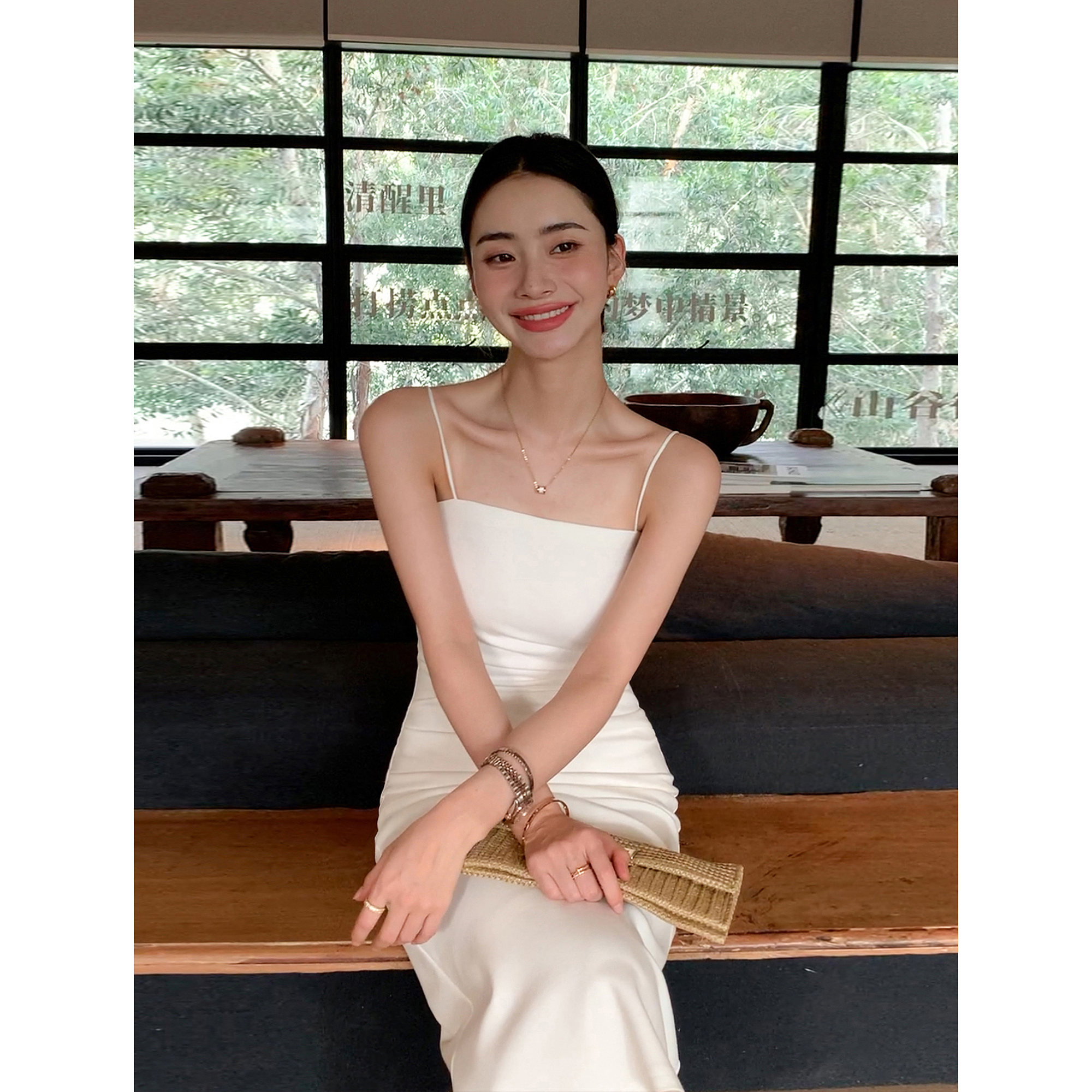 气质细肩带吊带裙礼服小黑裙女