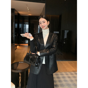 复古pu皮外套V领中长款 Maven 风向标 现货7.5折 收腰皮衣 Lin