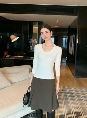 Maven Lin 率性简约 白色U领长袖T恤女气质修身显瘦打底针织上衣