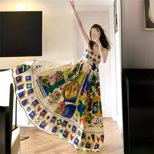 新款 小众涂鸦印花吊带连衣裙女夏季 复古度假民族风收腰海边沙滩