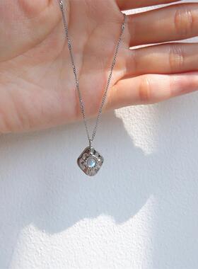 轻奢不规则捶打纹月光石菱形项链