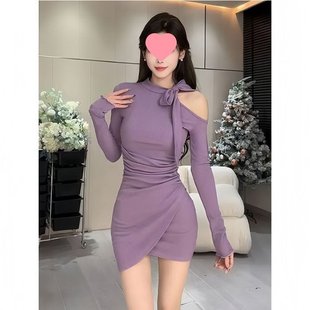 纯欲辣妹镂空露肩蝴蝶结连衣裙女装春季收腰显瘦不规则包臀短裙子