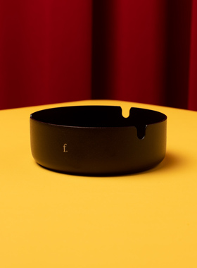 发达星期四“食少支烟” LESS IS SMOKE 不锈钢黑色烟灰缸