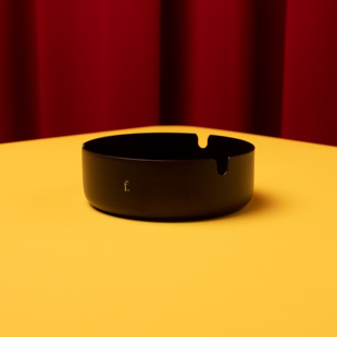 SMOKE 发达星期四 LESS 不锈钢黑色烟灰缸 食少支烟