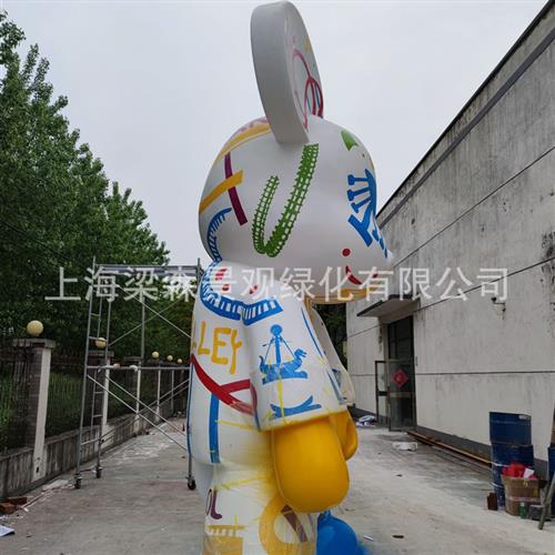 大型网红卡通动漫公仔玻璃钢雕塑商场景观摆件暴力熊树脂工艺品