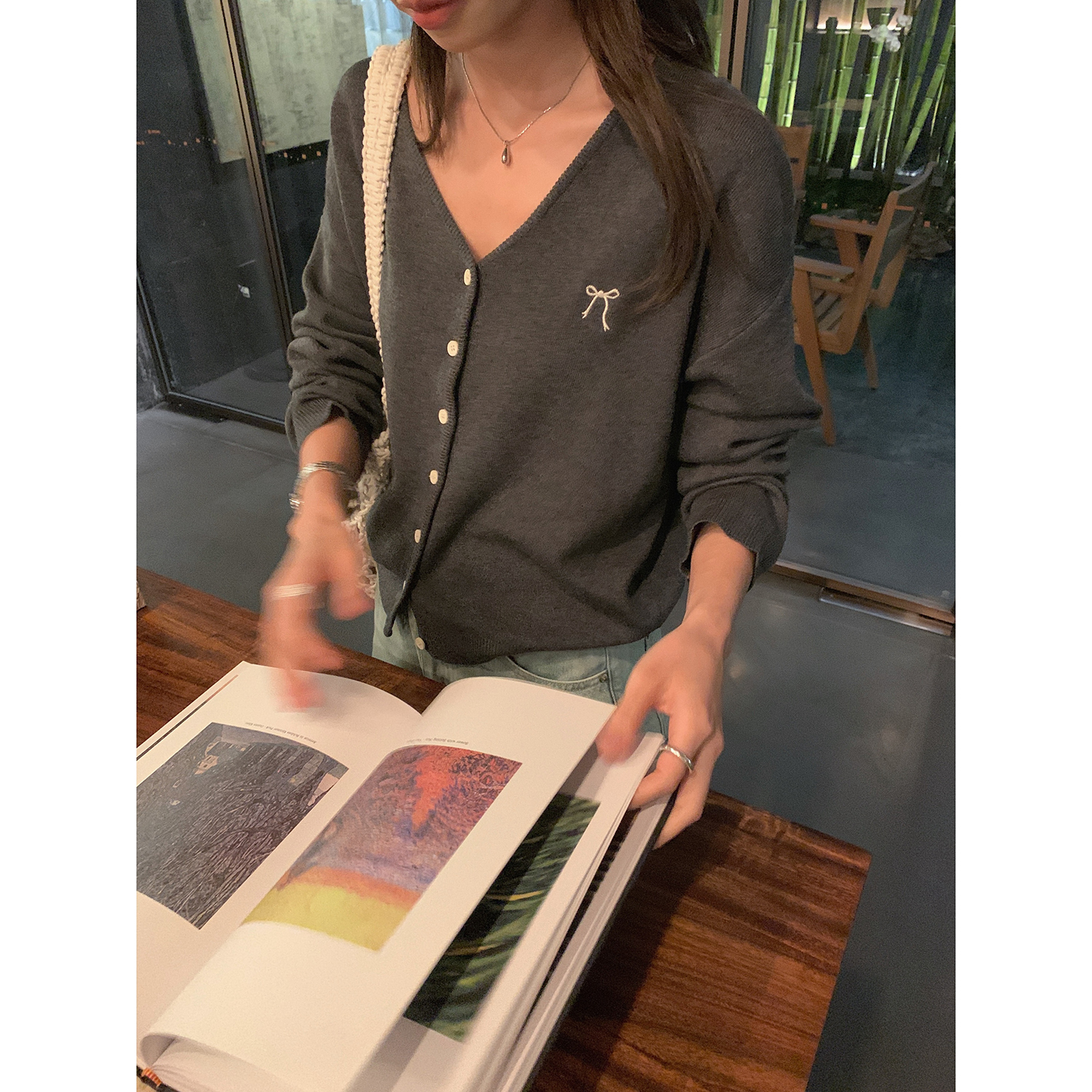 告白礼物V领刺绣蝴蝶结针织开衫