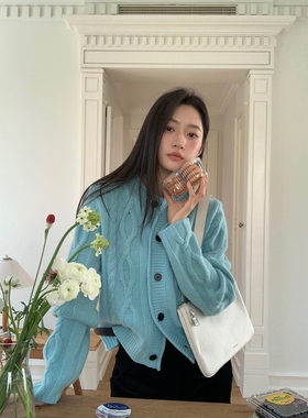 范雯雯 蓝色梦境 短款麻花针织开衫女冬甜美天蓝色加厚内搭毛衣