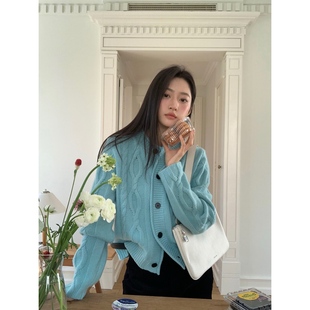 范雯雯 蓝色梦境 短款麻花针织开衫女冬甜美天蓝色加厚内搭毛衣