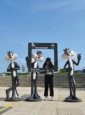 户外玻璃钢卡通猫雕塑商场美陈装饰网红拍照打卡粉红豹落地大摆件