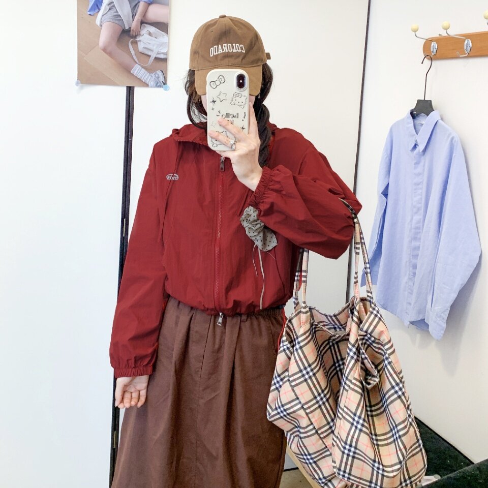 红色连帽防紫外线短款宽松外套女图片