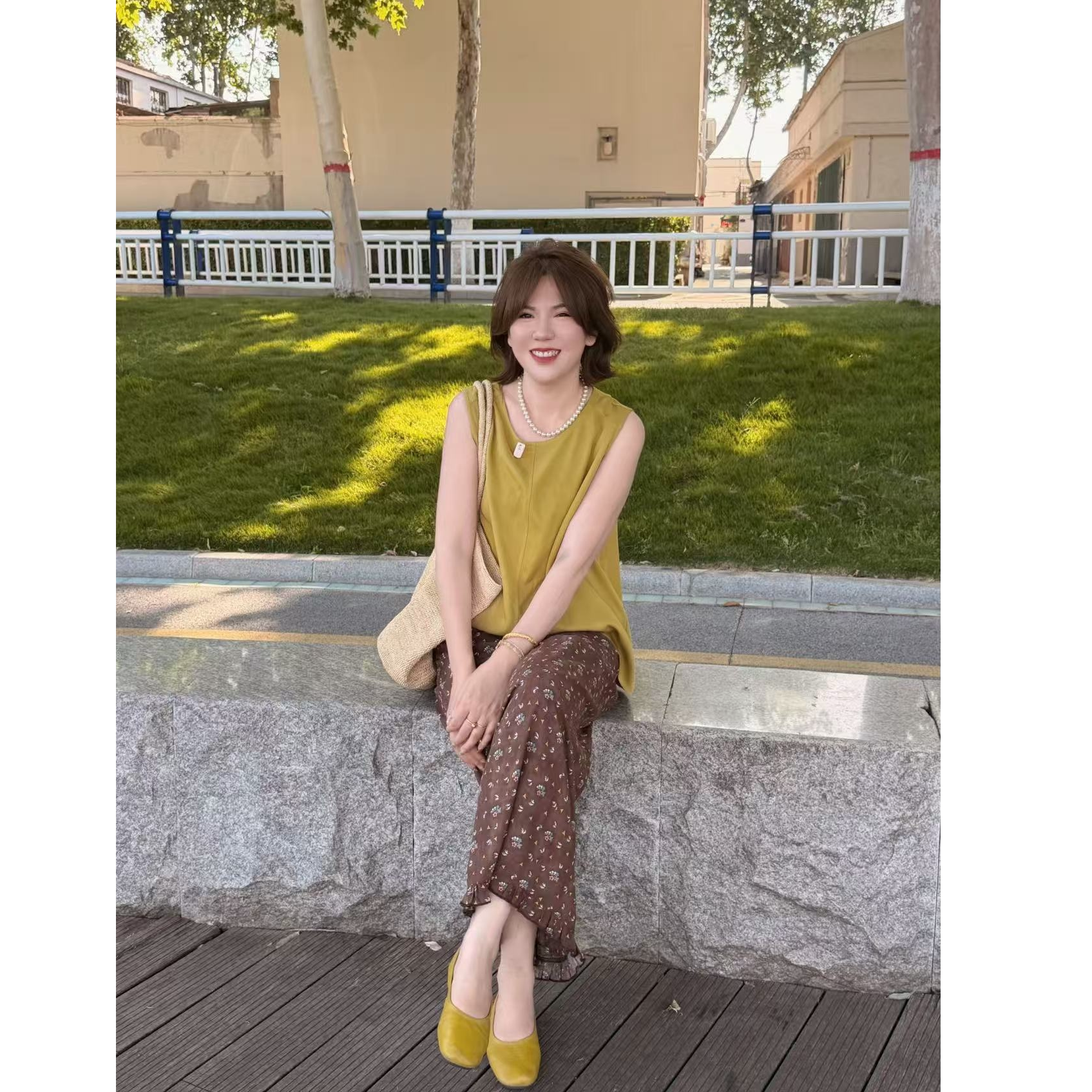 夏季时尚无袖透气绵绸背心女薄款