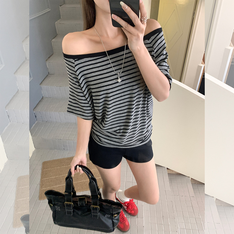莫代尔一字领条纹露肩短袖T恤女