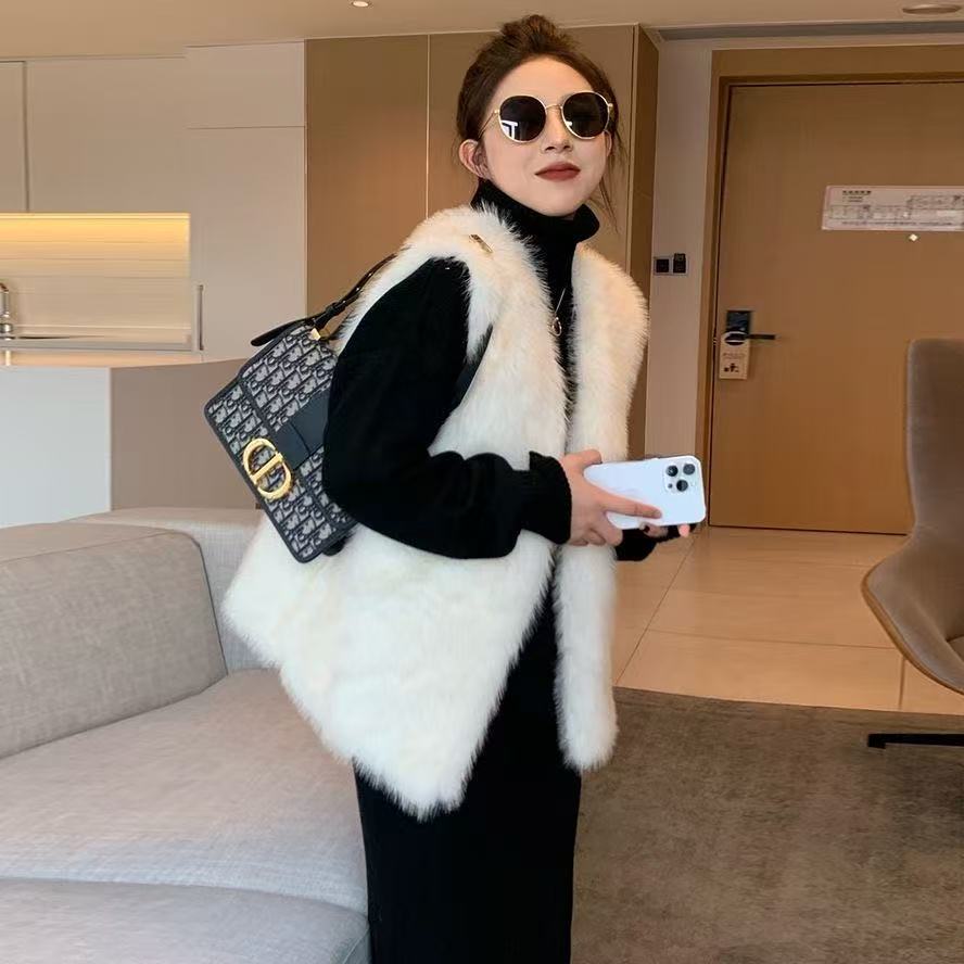 仿狐狸毛背心仿皮草马甲女2025毛坎肩修身显瘦女士皮草西装领小众