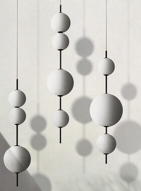 北欧简约新款网红客厅卧室吊灯创意轻奢球白色LED玻璃泡泡球灯