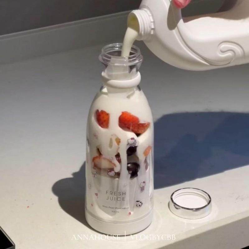 榨汁杯小型便携式榨汁机大容量无线充电家用多功能电动鲜榨果汁杯