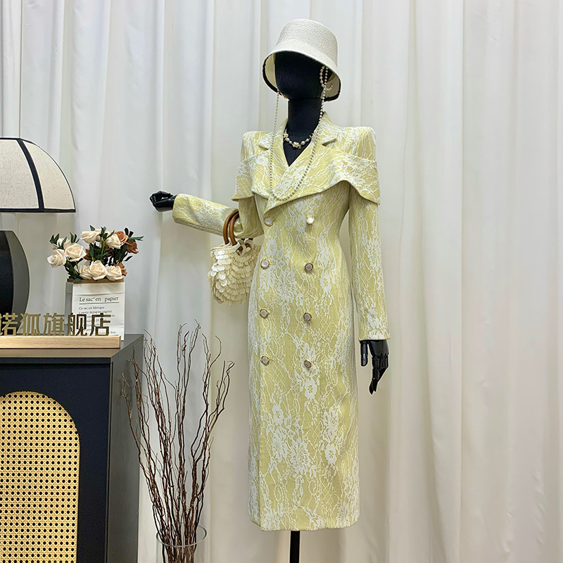品诺狐重工蕾丝提花风衣外套柠檬黄双排扣荷叶肩长款大衣2025秋季