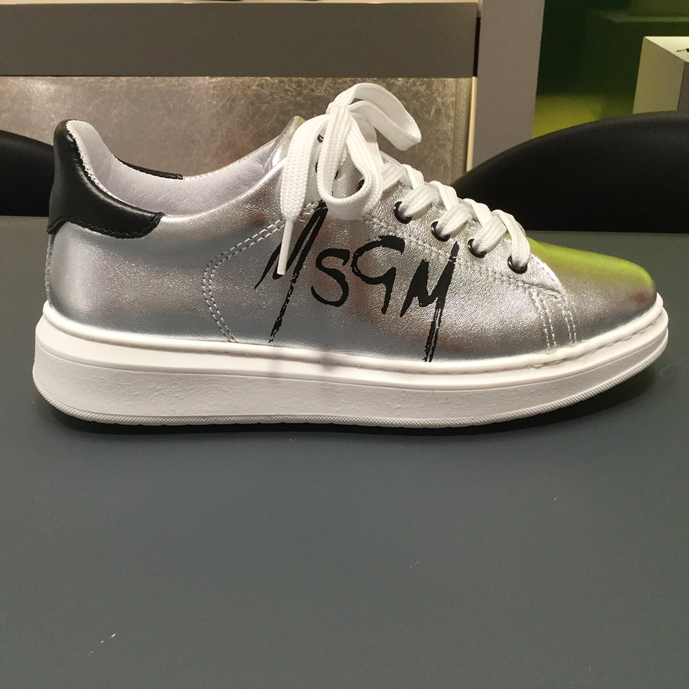 时尚休闲百搭银色板鞋