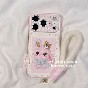 可爱粉色刺绣兔子适用苹果17手机壳iphone16promax保护套14新款16Pr硅胶防摔15全包镜头女软日韩卡通腕带贴皮