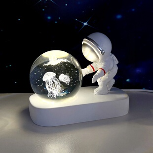 宇航员小夜灯水晶球桌面摆件太空人装饰生日礼物送男生同学高级感