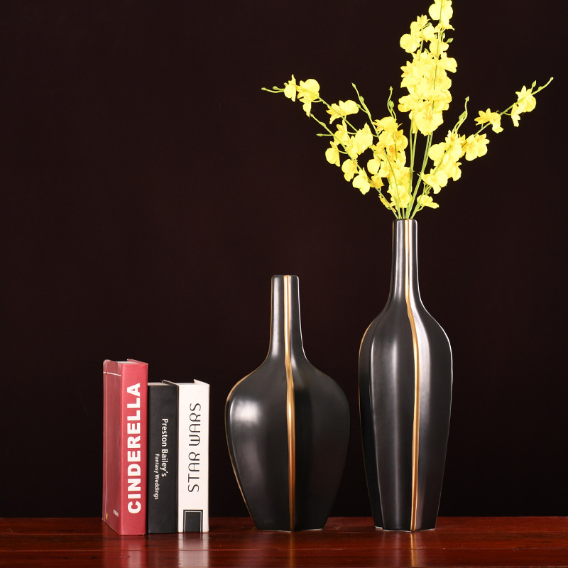 家居陶瓷摆件轻奢风格--无光黑杨桃两件套花瓶